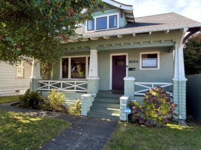 *Boho Bungalow-King-Backyard-Full Kitchen-W/D*